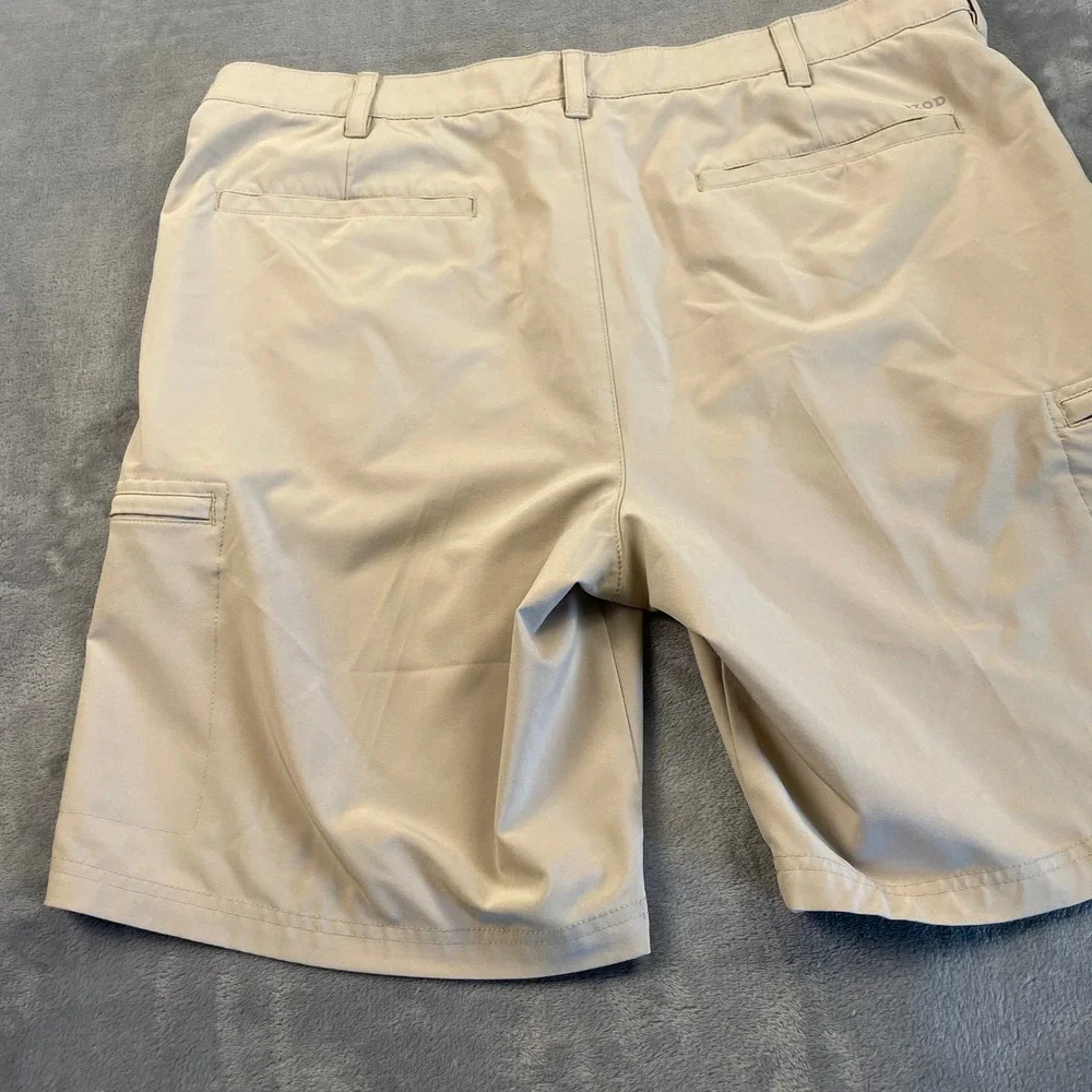Izod Golf Men's Tan Khaki Performance Cargo Shorts Size 38 Stretch Wicking